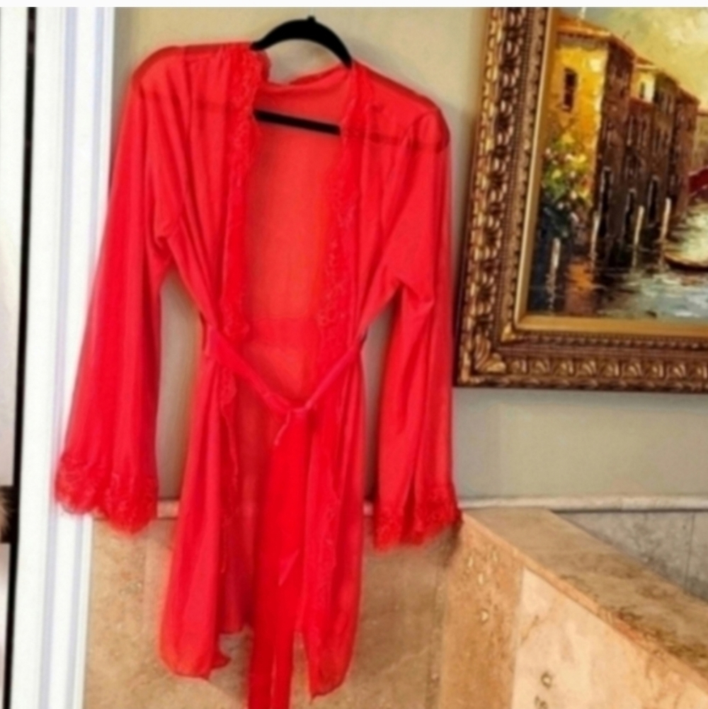 Elegant Red Lace Trim Robe